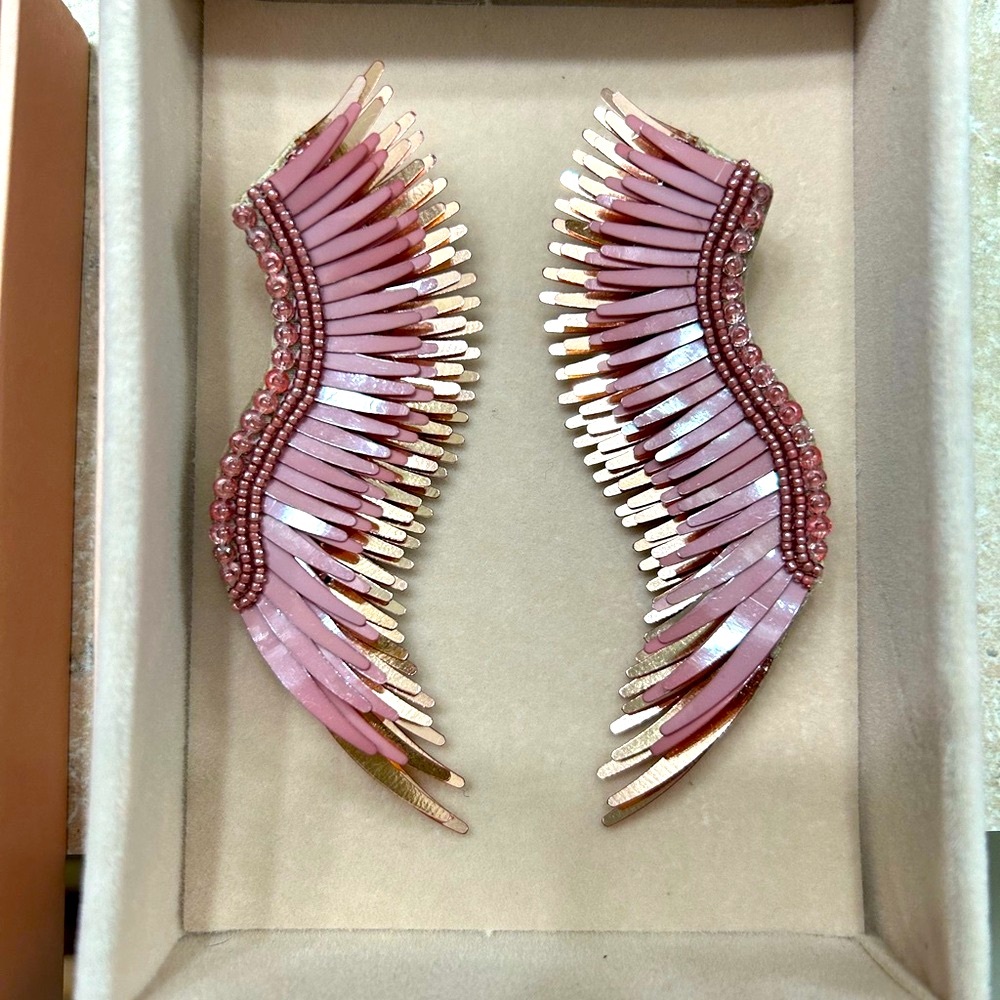 Mignonne Gavigan metal pink wing earrings 🪽🪽